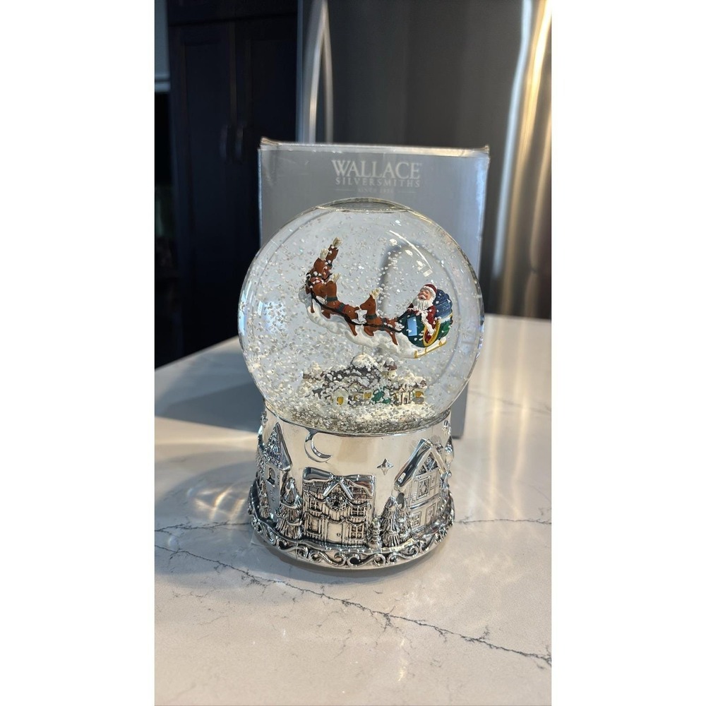 Wallace Silversmiths Santa Reindeer Sleigh Musical Snow Globe NIB